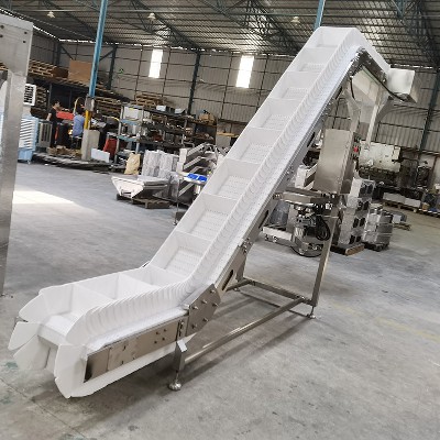 鏈板大傾角提升機10